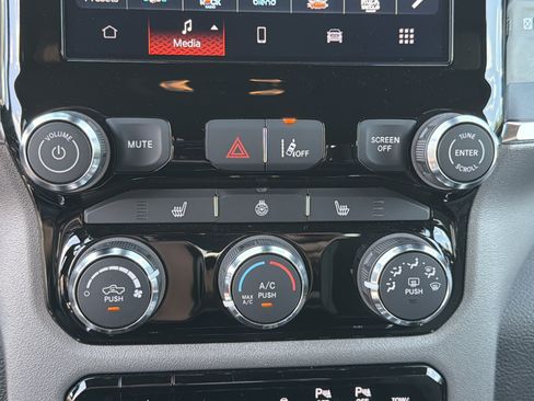 Used 2025 RAM 1500 Big Horn AWD/4WD image 33