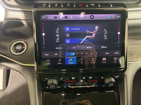 Certified 2023 Jeep Grand Cherokee Limited w/ Luxury Tech Group II image 20