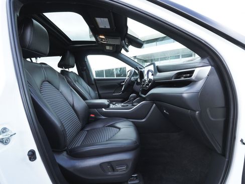 Used 2023 Toyota Highlander XSE image 45