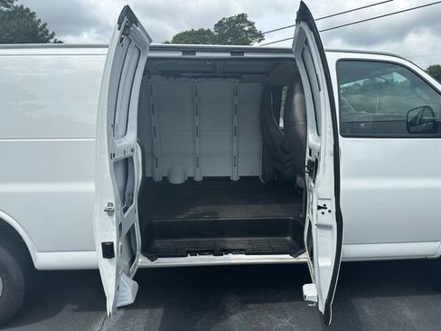 Used 2022 Chevrolet Express 2500 Extended w/ Driver Convenience Package image 11