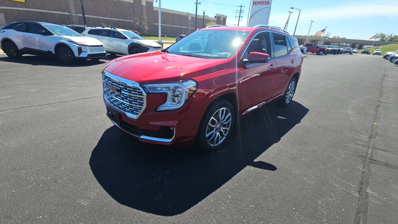 Used 2024 GMC Terrain Denali w/ Denali Premium Package AWD/4WD image 7