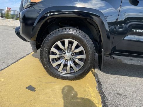Certified 2023 Toyota Tacoma Limited AWD/4WD image 9