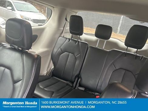 Used 2024 Chrysler Pacifica Touring-L image 25