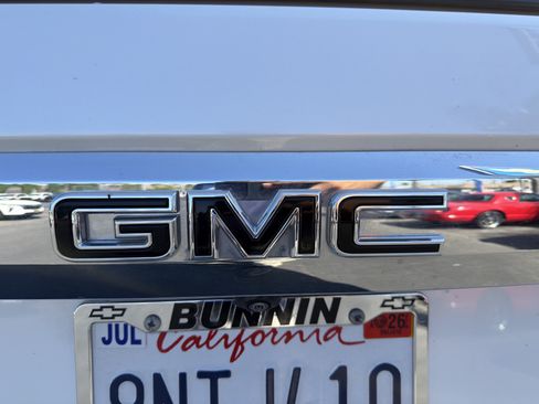 Used 2024 GMC Yukon XL SLT w/ SLT Premium Package RWD image 48