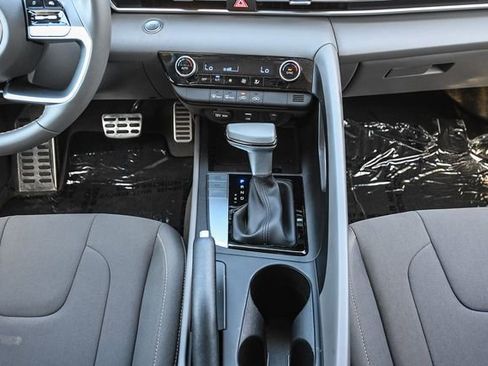 Certified 2025 Hyundai Elantra Sport image 18