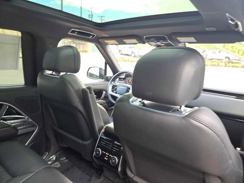 Used 2023 Land Rover Range Rover SE image 15