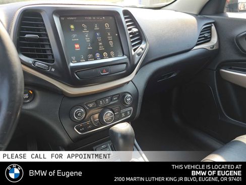 Used 2017 Jeep Cherokee Limited w/ Luxury Group AWD/4WD image 35