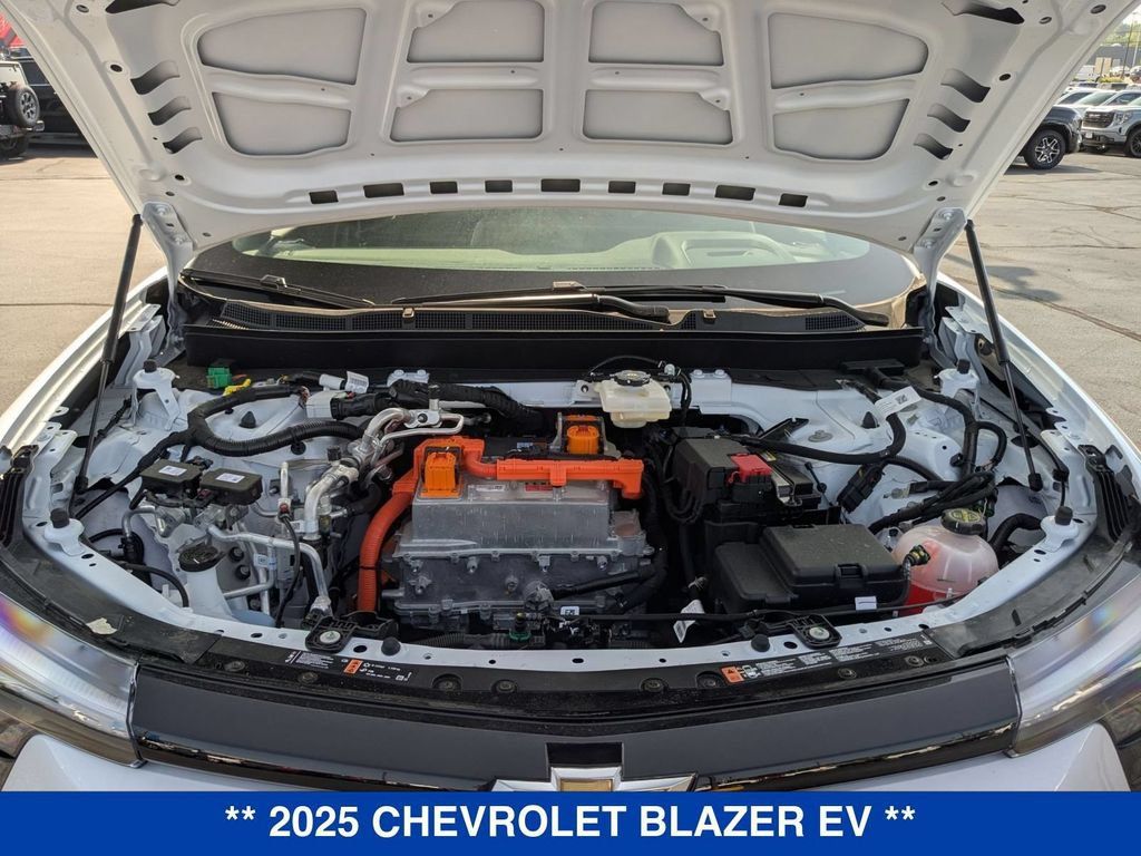 New 2025 Chevrolet Blazer EV LT AWD/4WD image 40
