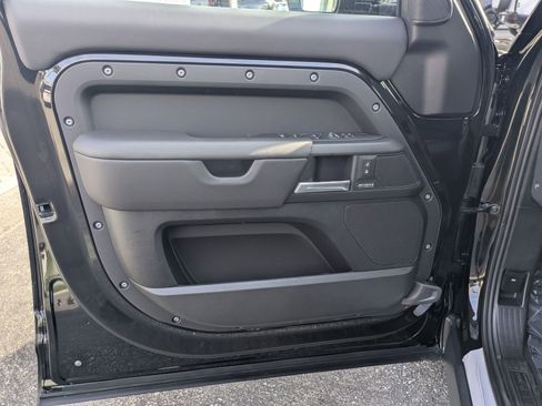 New 2026 Land Rover Defender 130 X-Dynamic SE image 11