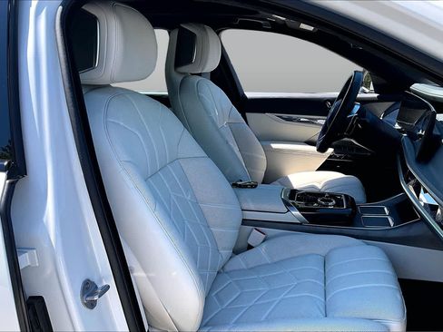 Certified 2025 BMW 750e xDrive w/ Executive Package AWD/4WD image 8