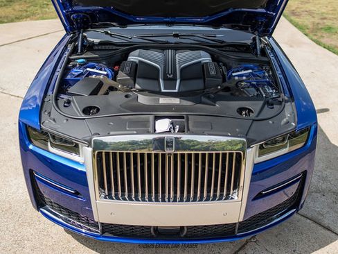 Used 2023 Rolls-Royce Ghost w/ Ghost Package image 23