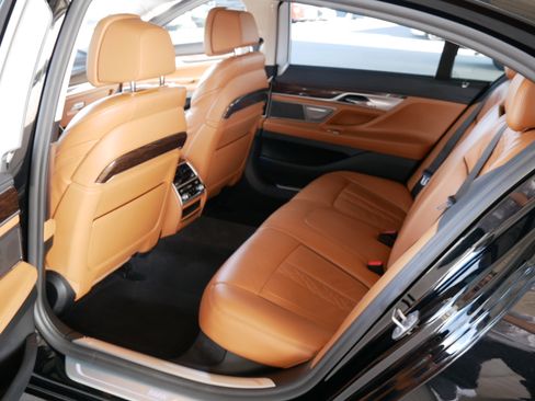 Used 2020 BMW 740i w/ Premium Package image 24