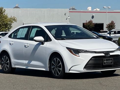 Used 2023 Toyota Corolla LE FWD image 5
