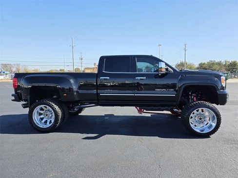 Used 2017 GMC Sierra 3500 Denali w/ Duramax Plus Package image 4