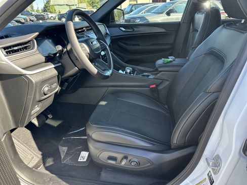 New 2025 Jeep Grand Cherokee L Altitude image 26