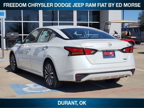 Used 2023 Nissan Altima 2.5 SV image 5