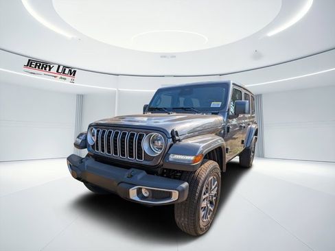 New 2026 Jeep Wrangler Sahara image 6