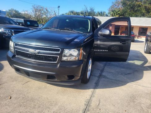 Used 2012 Chevrolet Suburban LT RWD image 1