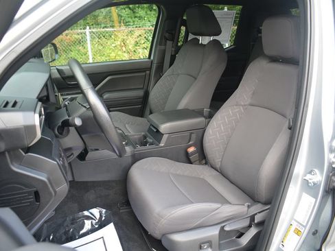 Used 2025 Toyota Tacoma SR AWD/4WD image 9