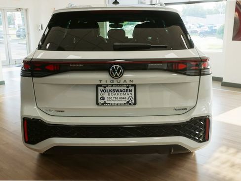 New 2026 Volkswagen Tiguan SEL R-Line AWD/4WD image 4