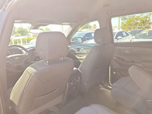 Used 2023 Chevrolet Traverse LT image 8