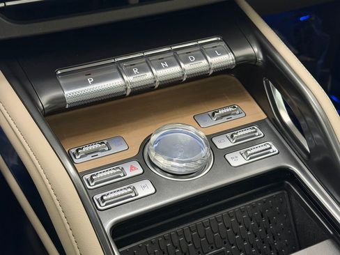 Used 2025 Lincoln Nautilus Reserve AWD/4WD image 18