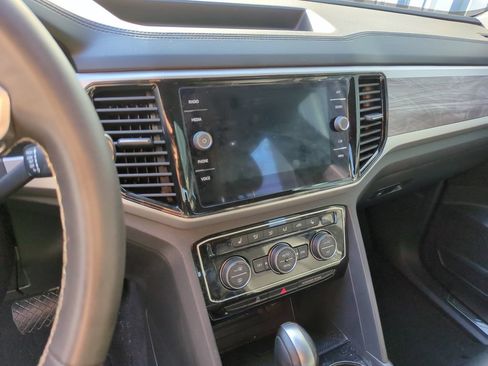 Used 2023 Volkswagen Atlas Cross Sport SE w/ Panoramic Sunroof Package FWD image 6