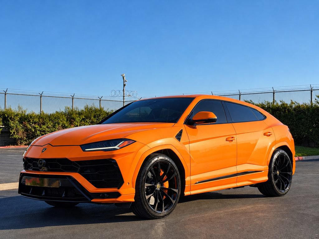 Used 2021 Lamborghini Urus AWD/4WD image 1