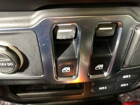 Used 2021 Jeep Wrangler Sport image 25