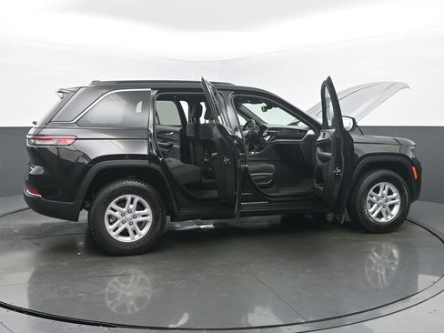 Used 2024 Jeep Grand Cherokee Laredo AWD/4WD image 57