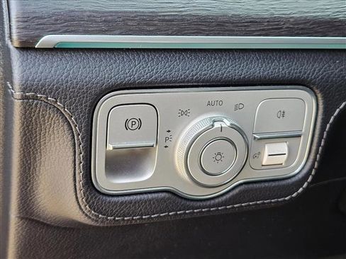 Used 2022 Mercedes-Benz GLE 450 4MATIC image 11