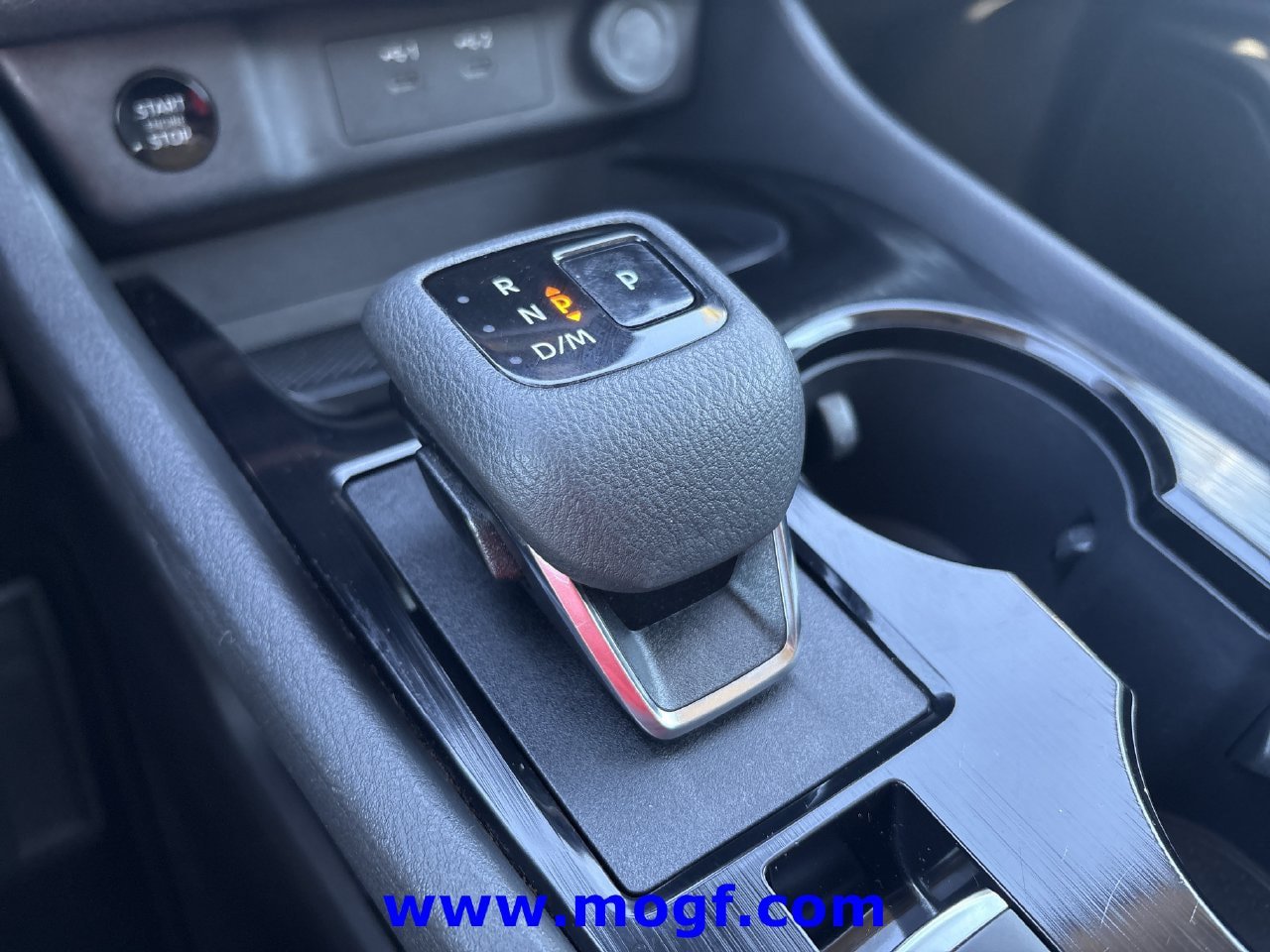 Used 2025 Nissan Rogue SV AWD/4WD image 9