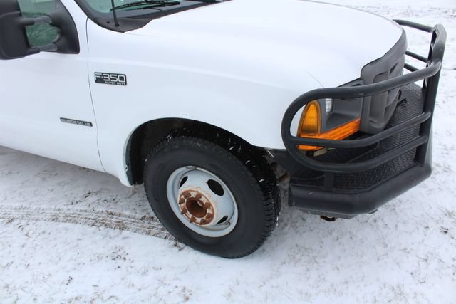Used 2001 Ford F350 2WD SuperCab DRW Super Duty image 7