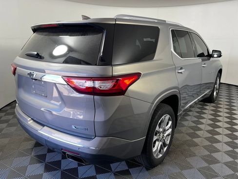 Used 2018 Chevrolet Traverse Premier w/ Driver Confidence II Package FWD image 5