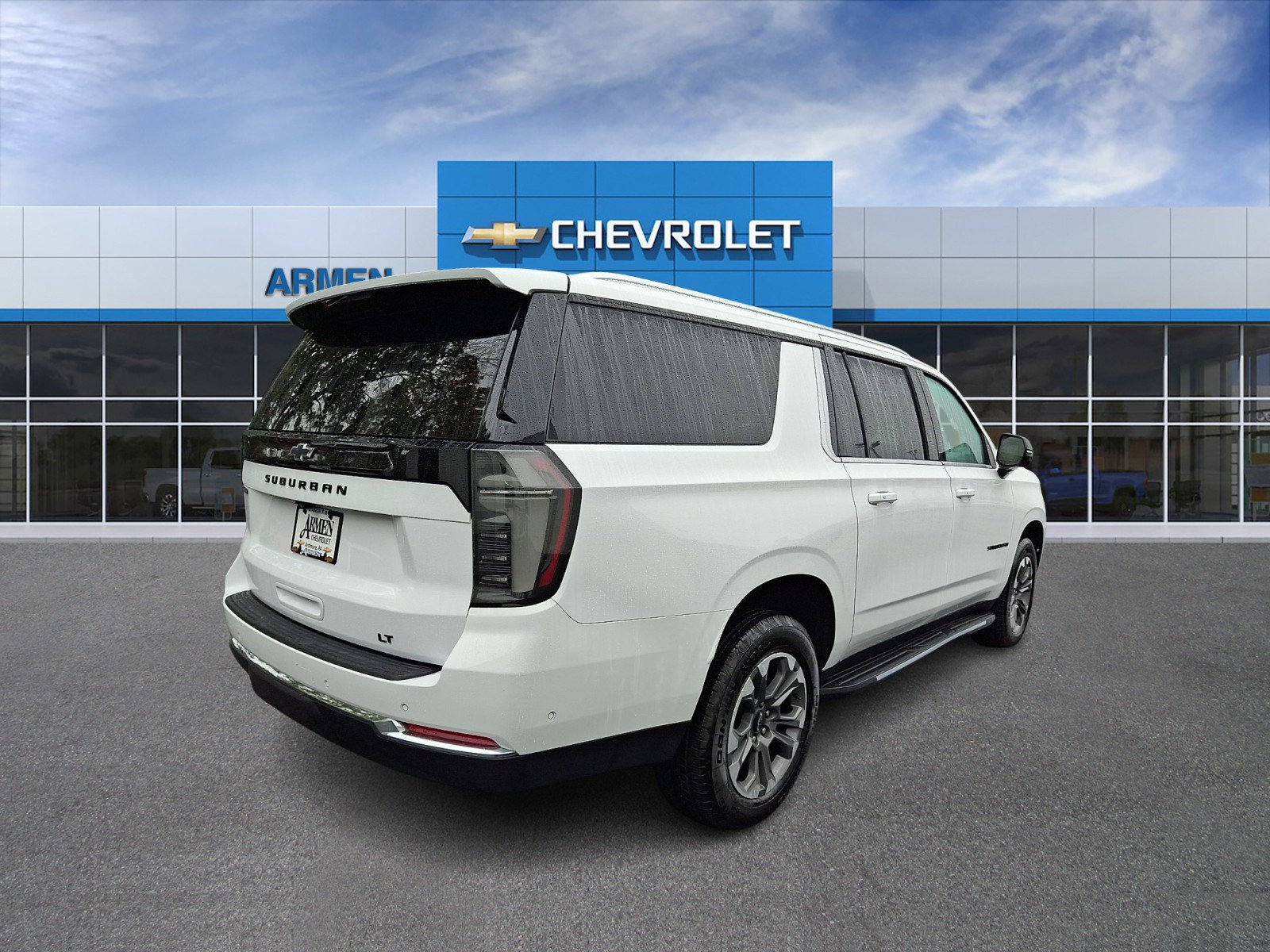 Used 2025 Chevrolet Suburban LT w/ Comfort Package AWD/4WD image 5