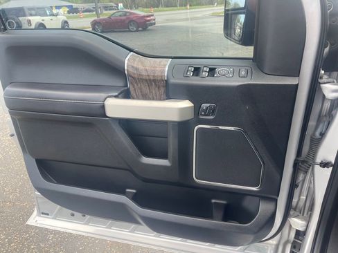 Used 2017 Ford F250 Lariat w/ Chrome Package image 39