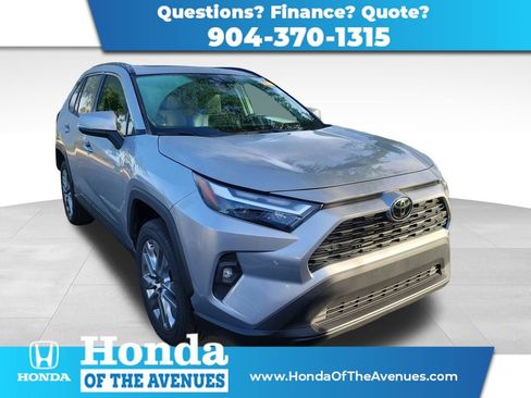 Used 2022 Toyota RAV4 XLE Premium image 1