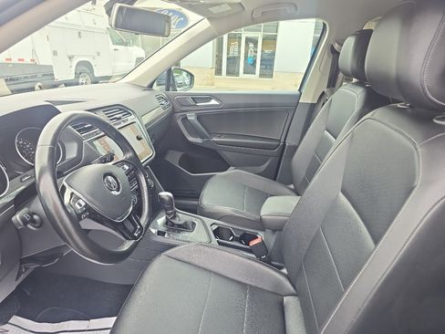 Used 2018 Volkswagen Tiguan SE FWD image 12