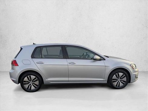 Used 2016 Volkswagen e-Golf SE w/ DC Fast Charging Package image 4