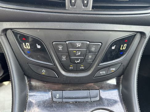 Used 2019 Buick Envision Essence AWD/4WD image 15