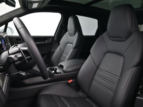 Used 2025 Porsche Cayenne Turbo AWD/4WD image 5