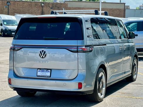 Used 2025 Volkswagen ID. Buzz Pro S RWD image 5