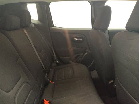 Used 2021 Jeep Renegade Latitude FWD image 19