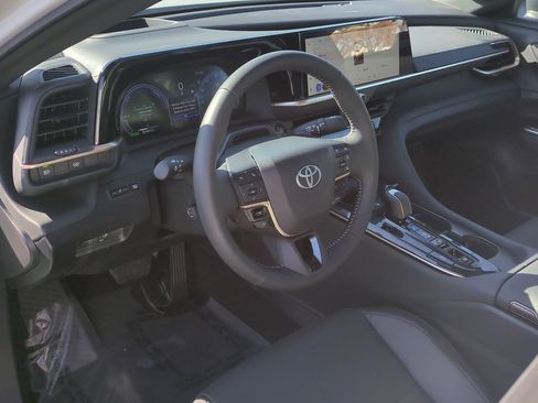 Used 2026 Toyota Crown Platinum image 9