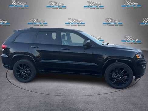 Used 2019 Jeep Grand Cherokee Altitude image 2