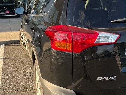 Used 2015 Toyota RAV4 Limited AWD/4WD image 2
