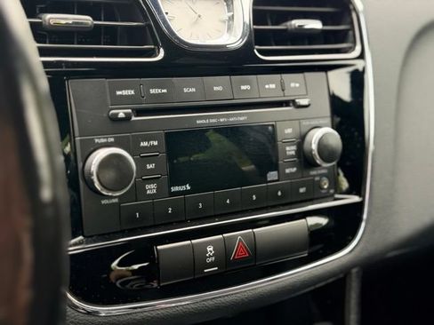 Used 2013 Chrysler 200 Touring FWD image 10