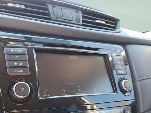 Used 2018 Nissan Rogue SV image 21