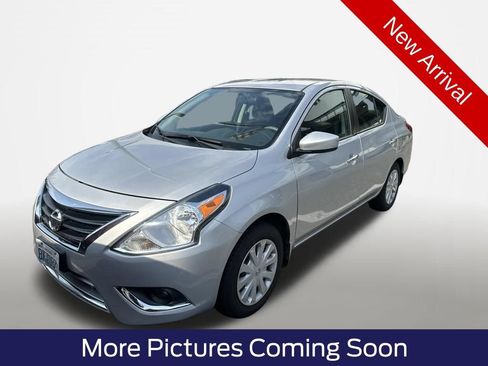 Used 2015 Nissan Versa SV FWD image 1