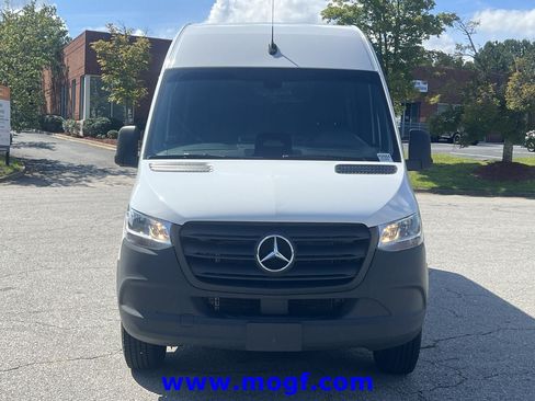 Used 2025 Mercedes-Benz Sprinter 2500 image 26